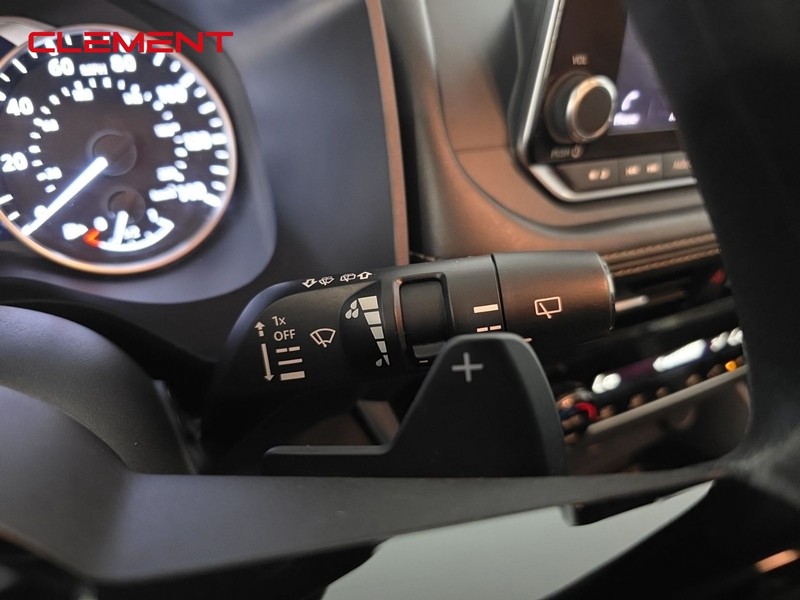 Nissan Rogue Vehicle Image 16