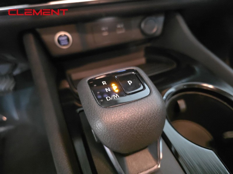 Nissan Rogue Vehicle Image 21
