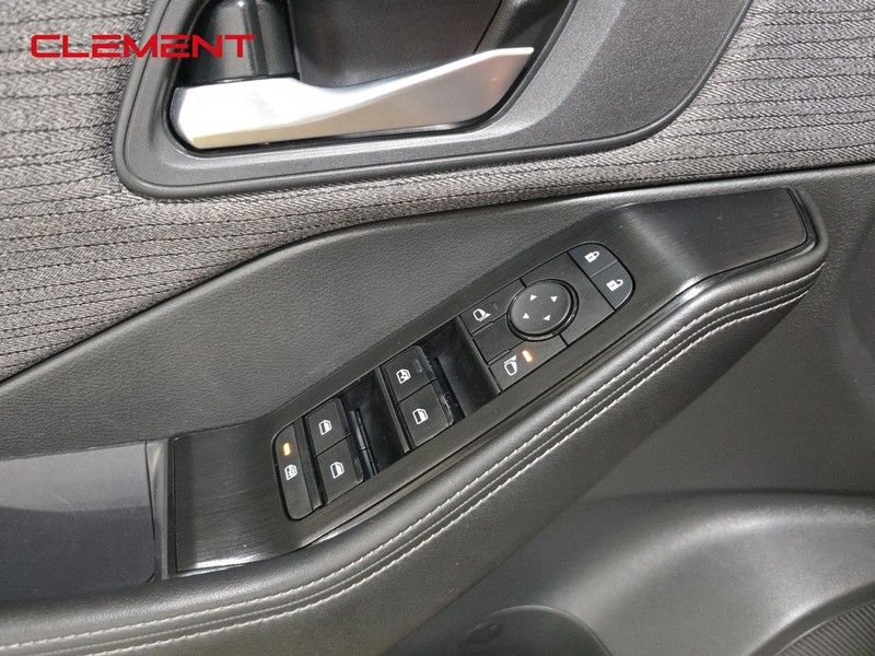 Nissan Rogue Vehicle Image 23