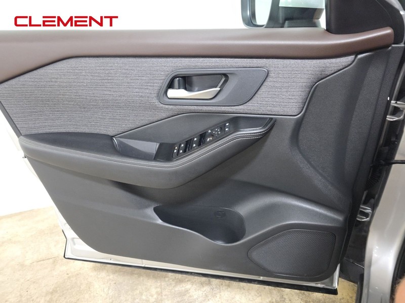 Nissan Rogue Vehicle Image 24