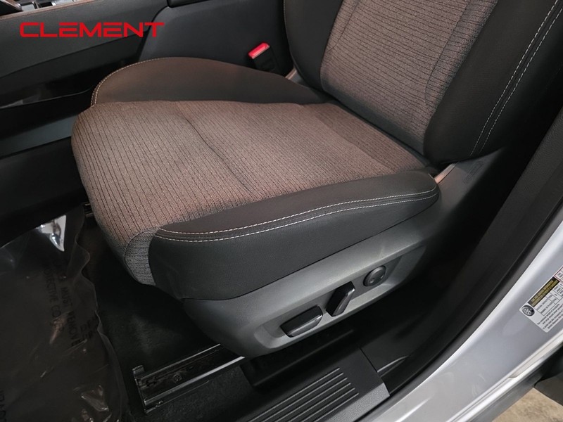 Nissan Rogue Vehicle Image 25