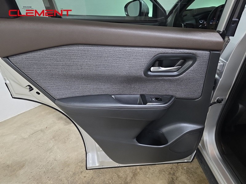 Nissan Rogue Vehicle Image 27