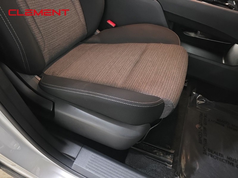 Nissan Rogue Vehicle Image 30
