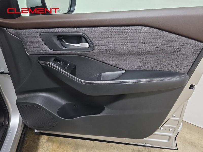 Nissan Rogue Vehicle Image 32