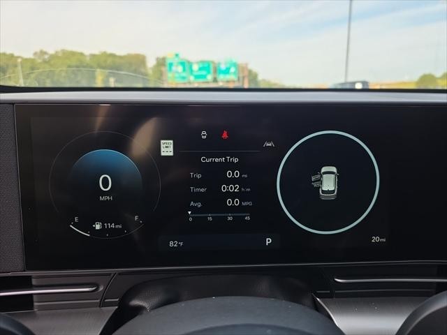 Hyundai Kona Vehicle Full-screen Gallery Image 16