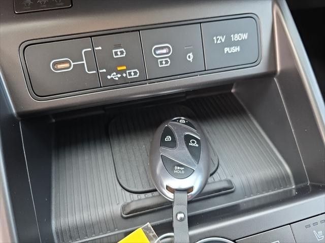 Hyundai Kona Vehicle Full-screen Gallery Image 22