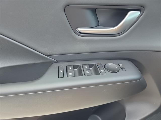 Hyundai Kona Vehicle Full-screen Gallery Image 23