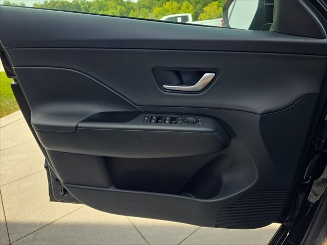 Hyundai Kona Vehicle Full-screen Gallery Image 24