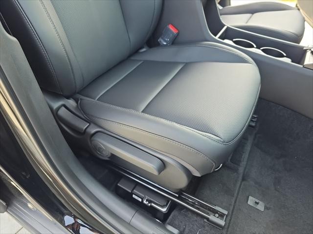 Hyundai Kona Vehicle Full-screen Gallery Image 30