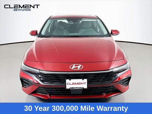 Hyundai Elantra Vehicle Full-screen Gallery Image 2