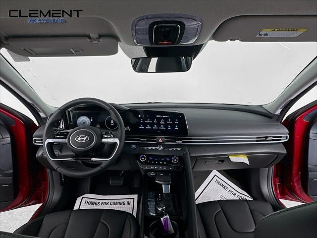 Hyundai Elantra Vehicle Full-screen Gallery Image 11