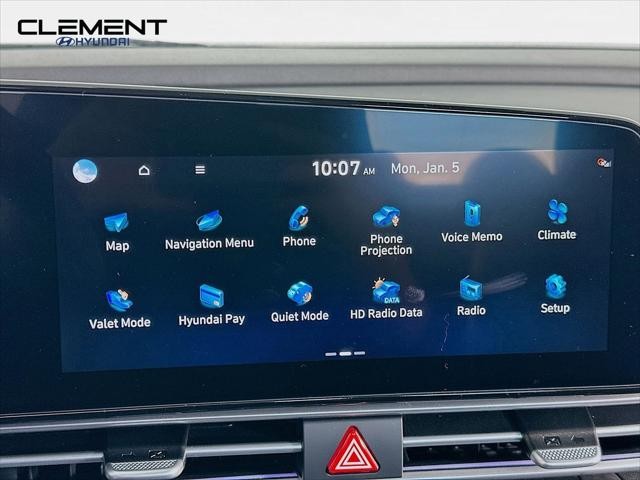Hyundai Elantra Vehicle Full-screen Gallery Image 17