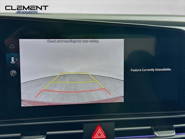 Hyundai Elantra Vehicle Full-screen Gallery Image 18