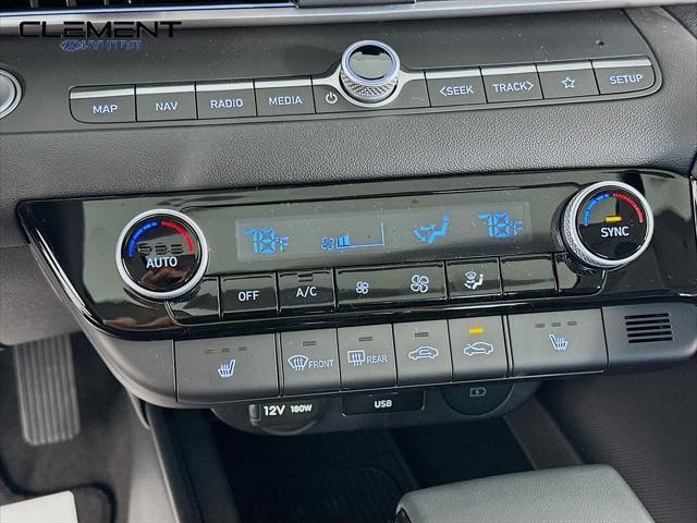 Hyundai Elantra Vehicle Full-screen Gallery Image 19