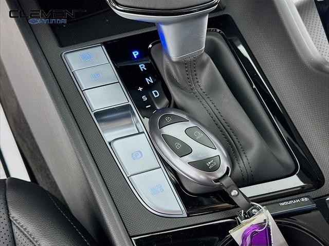 Hyundai Elantra Vehicle Full-screen Gallery Image 21