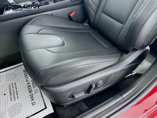 Hyundai Elantra Vehicle Full-screen Gallery Image 26