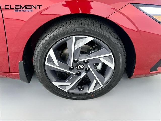 Hyundai Elantra Vehicle Full-screen Gallery Image 33