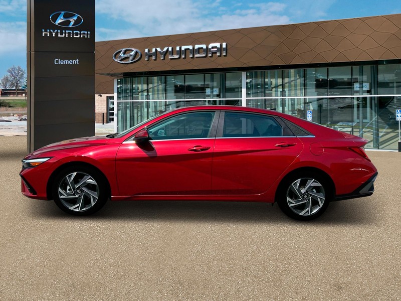 Hyundai Elantra Vehicle Full-screen Gallery Image 3