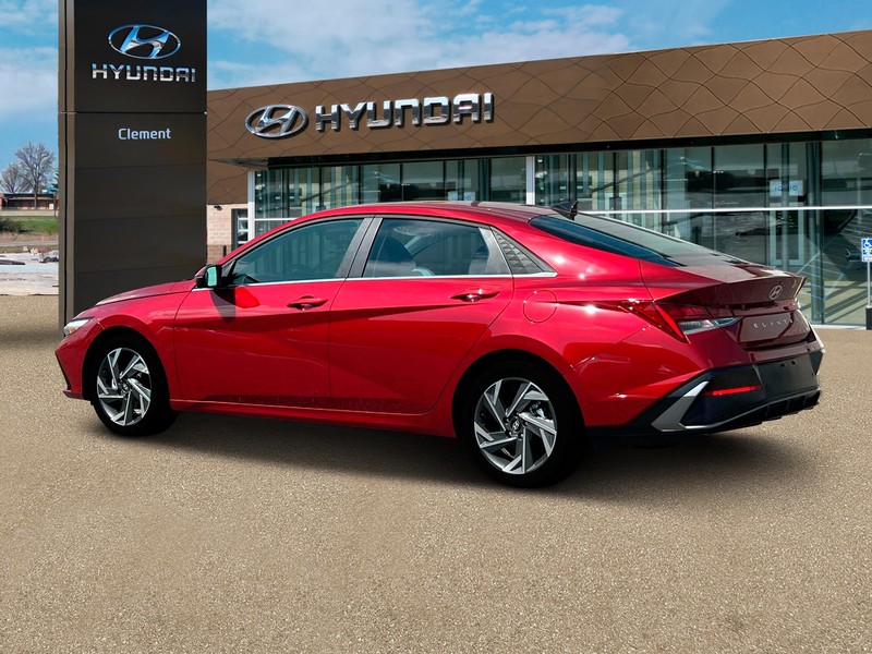 Hyundai Elantra Vehicle Full-screen Gallery Image 4