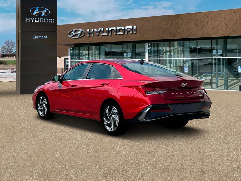 Hyundai Elantra Vehicle Full-screen Gallery Image 5