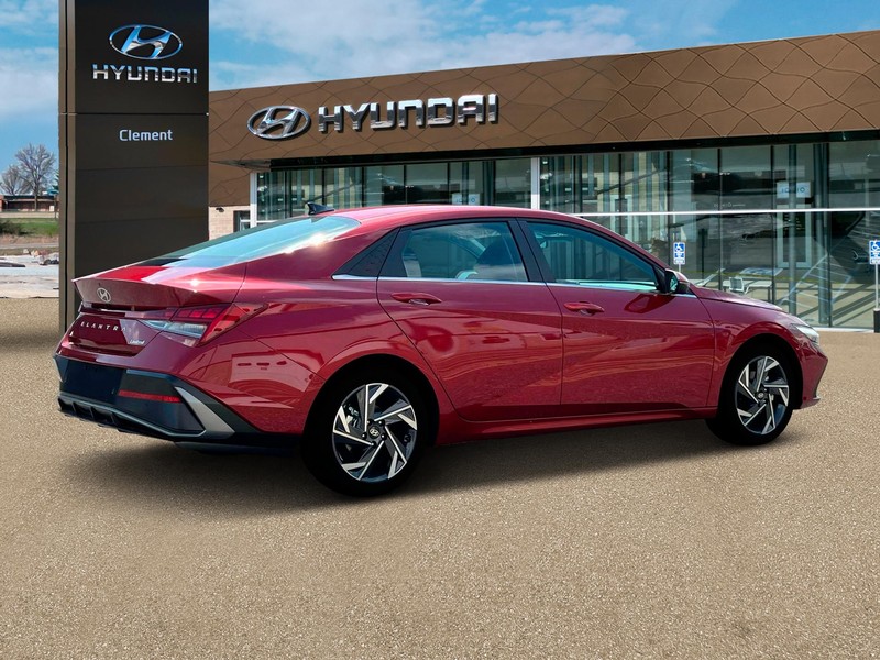 Hyundai Elantra Vehicle Full-screen Gallery Image 8