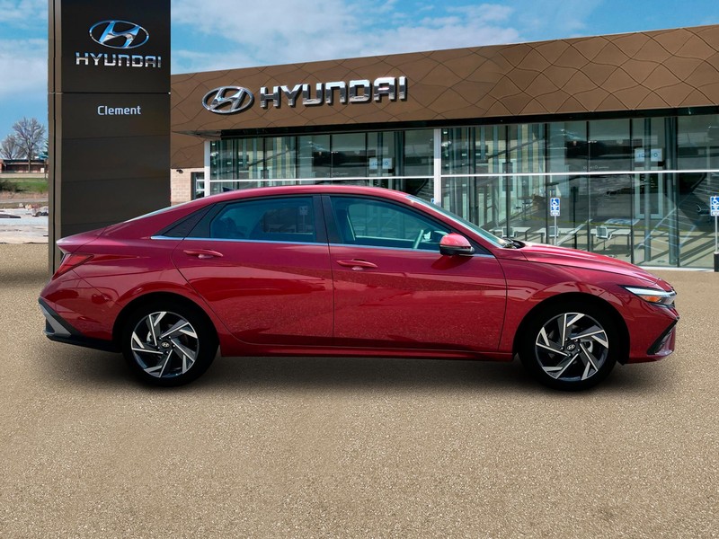 Hyundai Elantra Vehicle Full-screen Gallery Image 9