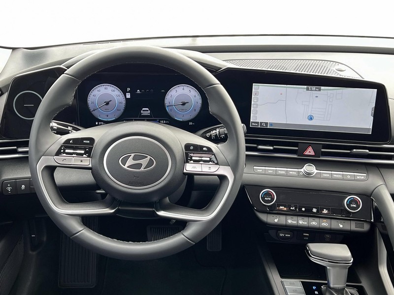 Hyundai Elantra Vehicle Full-screen Gallery Image 17
