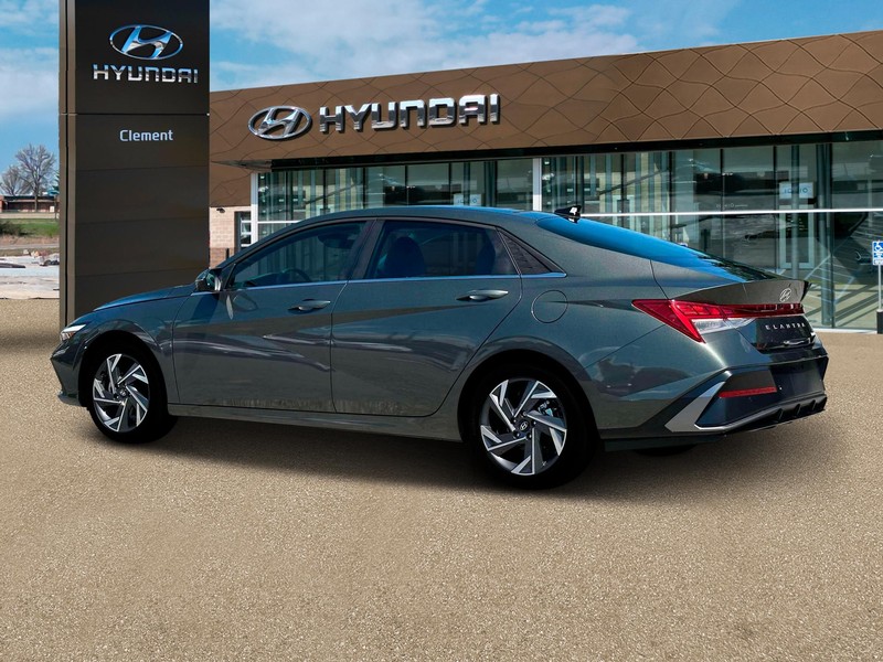 Hyundai Elantra Vehicle Full-screen Gallery Image 4
