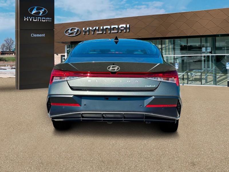 Hyundai Elantra Vehicle Full-screen Gallery Image 6
