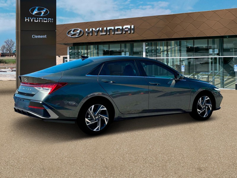 Hyundai Elantra Vehicle Full-screen Gallery Image 8