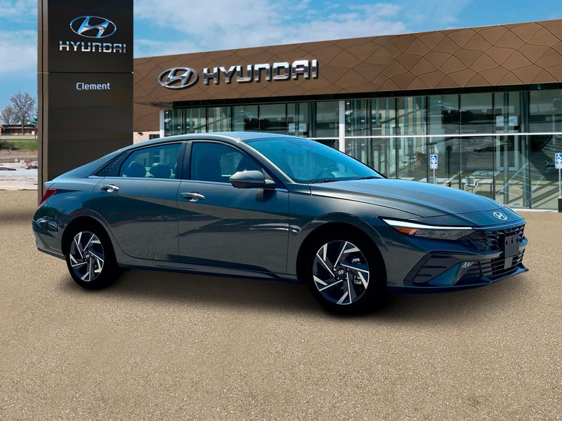 Hyundai Elantra Vehicle Full-screen Gallery Image 10