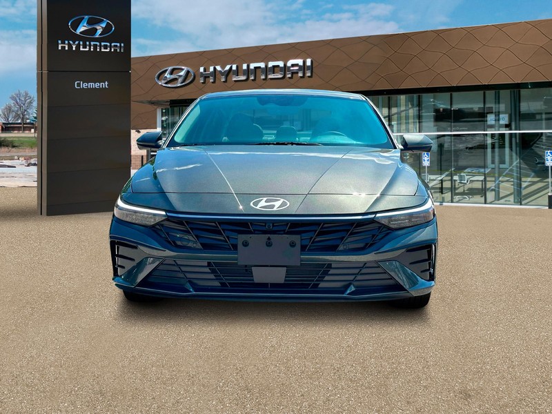 Hyundai Elantra Vehicle Full-screen Gallery Image 12