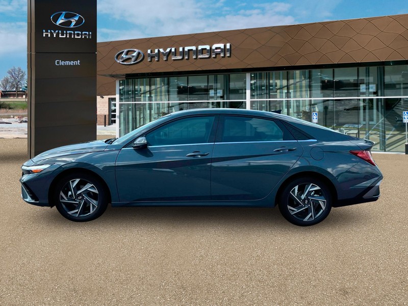Hyundai Elantra Vehicle Full-screen Gallery Image 3