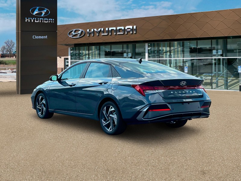 Hyundai Elantra Vehicle Full-screen Gallery Image 5