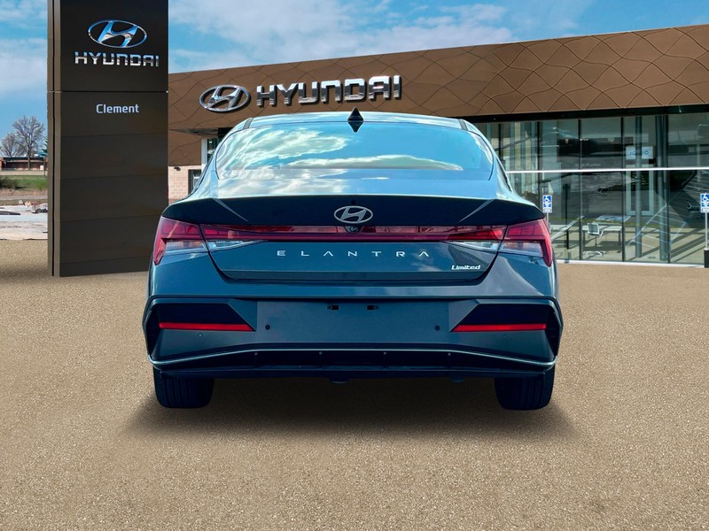 Hyundai Elantra Vehicle Full-screen Gallery Image 6