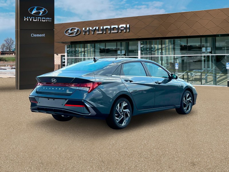 Hyundai Elantra Vehicle Full-screen Gallery Image 7