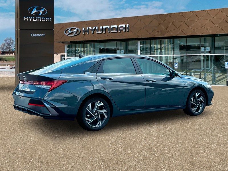 Hyundai Elantra Vehicle Full-screen Gallery Image 8