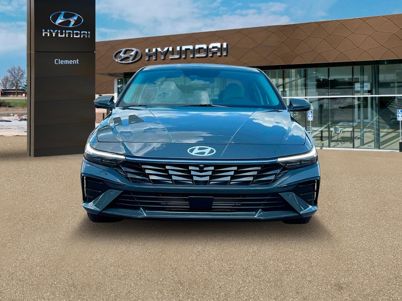 Hyundai Elantra Vehicle Full-screen Gallery Image 12