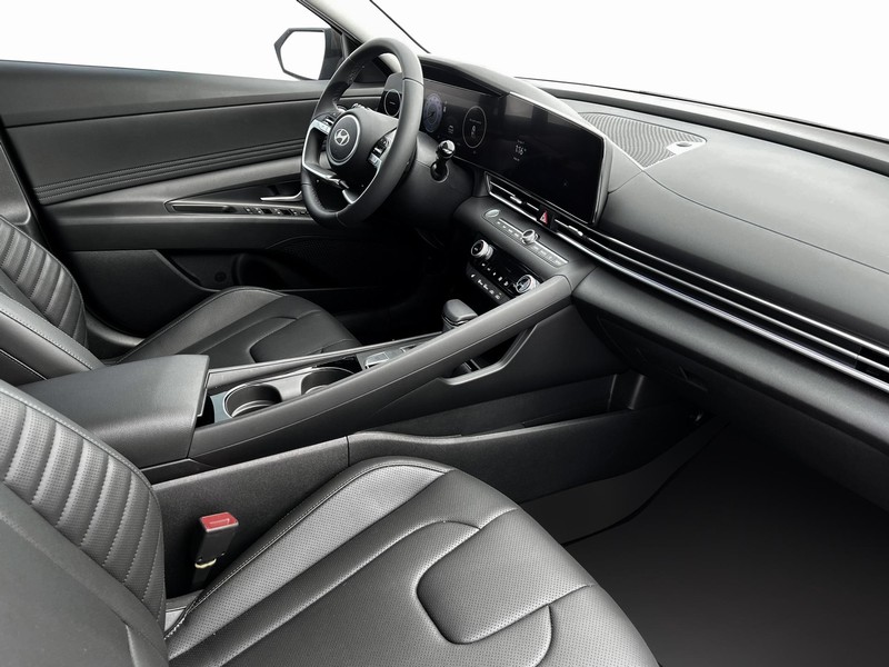 Hyundai Elantra Vehicle Full-screen Gallery Image 15