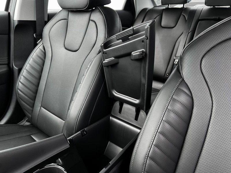 Hyundai Elantra Vehicle Full-screen Gallery Image 18