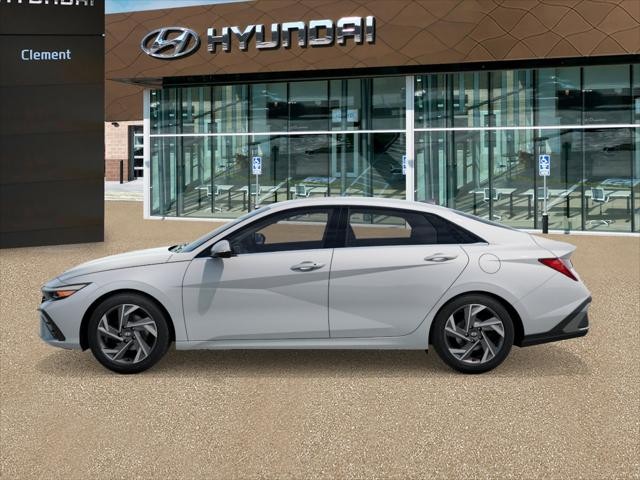 Hyundai Elantra Vehicle Full-screen Gallery Image 3