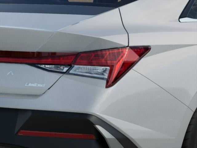 Hyundai Elantra Vehicle Full-screen Gallery Image 10