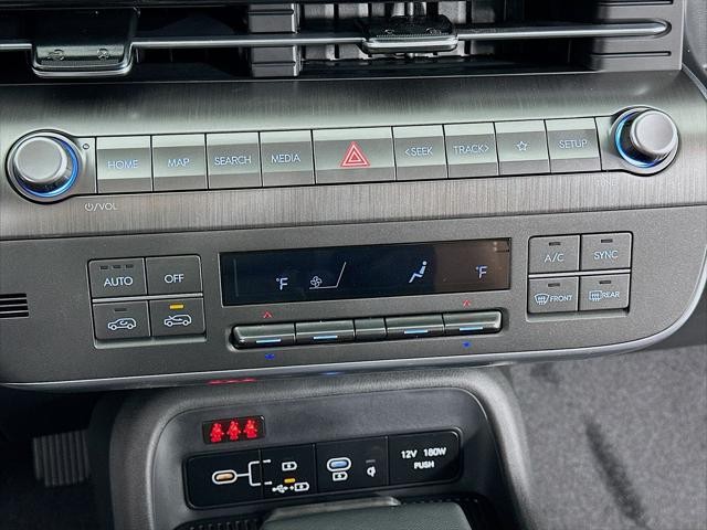 Hyundai Kona Vehicle Full-screen Gallery Image 19