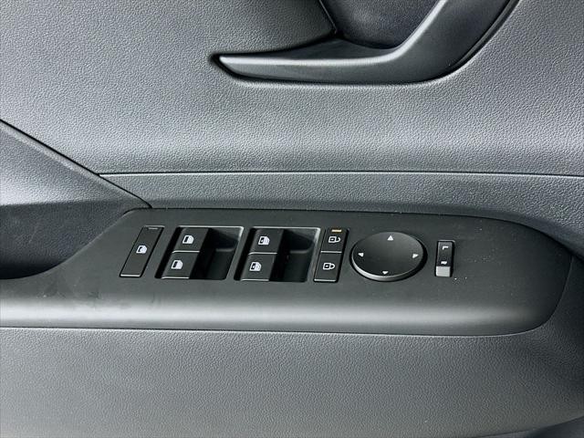 Hyundai Kona Vehicle Full-screen Gallery Image 22