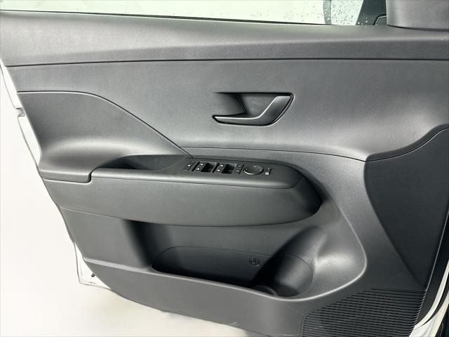 Hyundai Kona Vehicle Full-screen Gallery Image 23