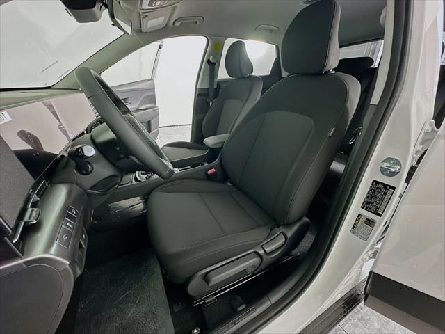 Hyundai Kona Vehicle Full-screen Gallery Image 25