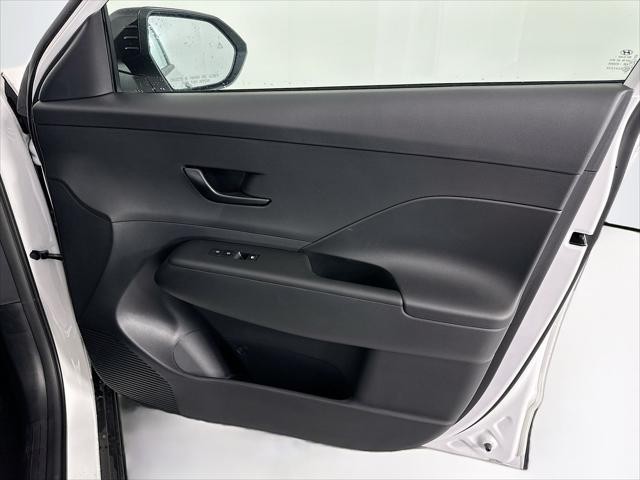 Hyundai Kona Vehicle Full-screen Gallery Image 30