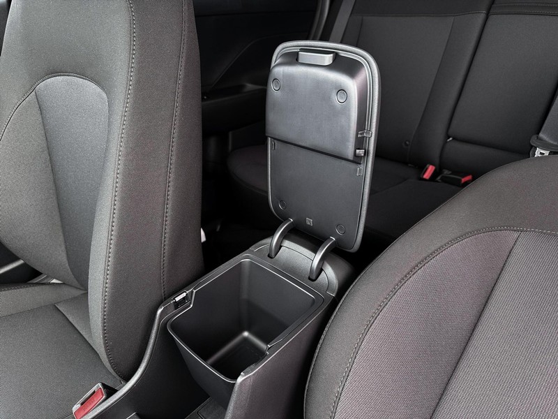 Hyundai Kona Vehicle Full-screen Gallery Image 19