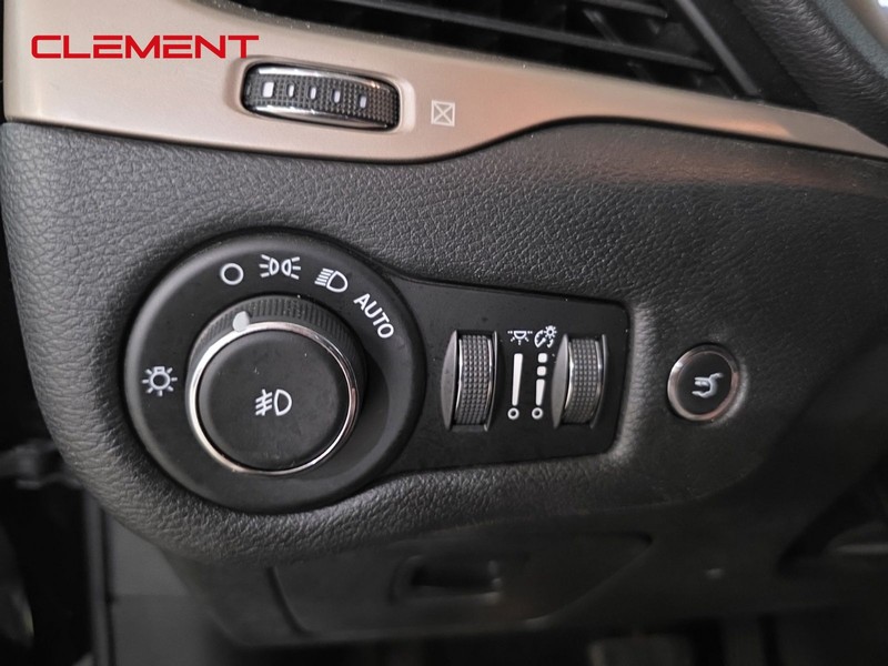 Jeep Cherokee Vehicle Image 12