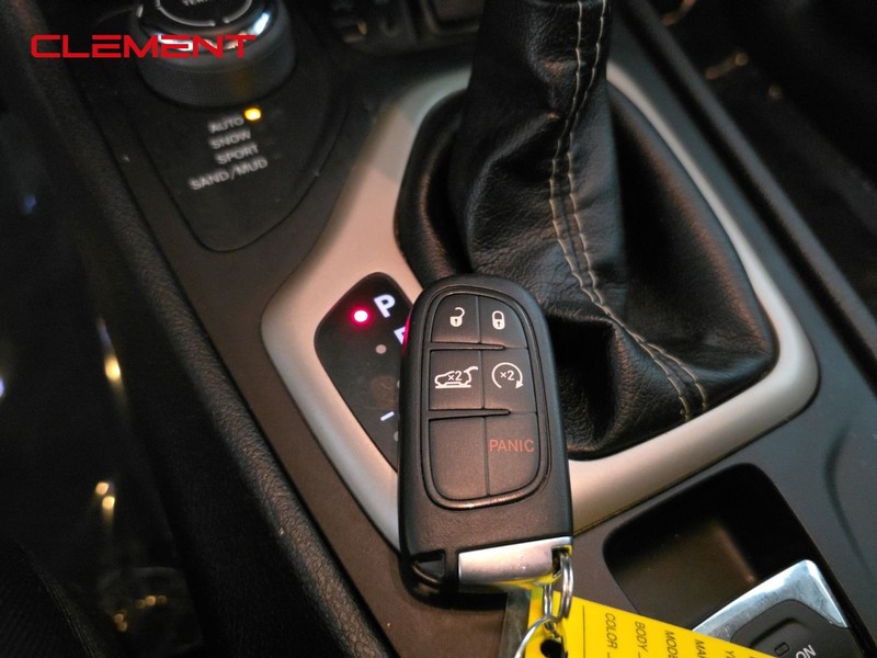 Jeep Cherokee Vehicle Image 24